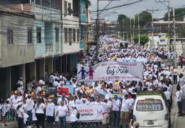Equateur : Des milliers de personnes ont manifesté contre le mariage homosexuel