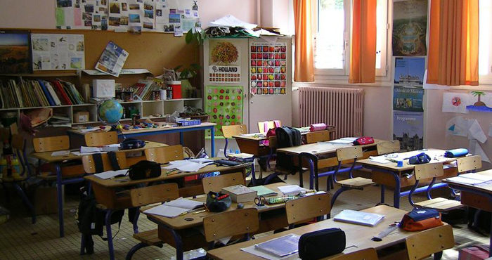 FRANCE : Sanctionné pour avoir lu la Bible en classe, un enseignant  attend toujours  d’être réintégré.