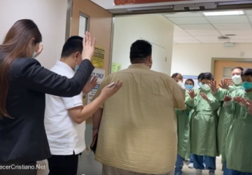 Philippines : Des médecins et des infirmières, en plein combat contre le Covid-19, acceptent Jésus.