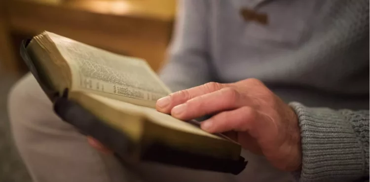 Etats-Unis : Pour enseigner des méthodes de mémorisation, un homme apprend 20 chapitres de la Bible