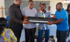 Côte d’Ivoire : Du matériel de sonorisation pour la chorale Sainte Cécile de Kizito. 