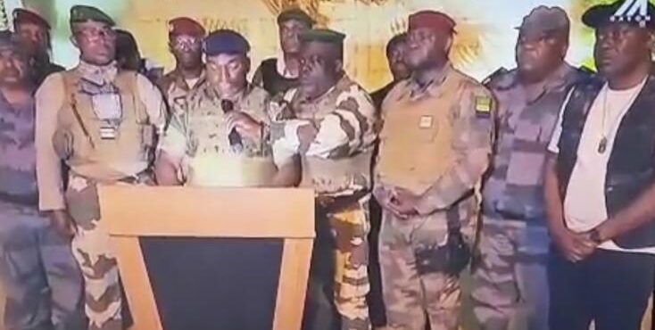 Tentative de coup d’Etat au Gabon: un groupe de militaires et policiers annonce l’annulation des élections.