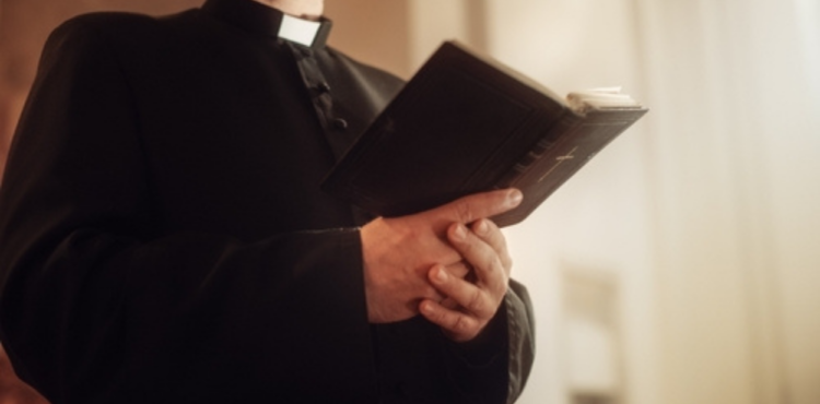  France : 62 prêtres escroqués par un prisonnier