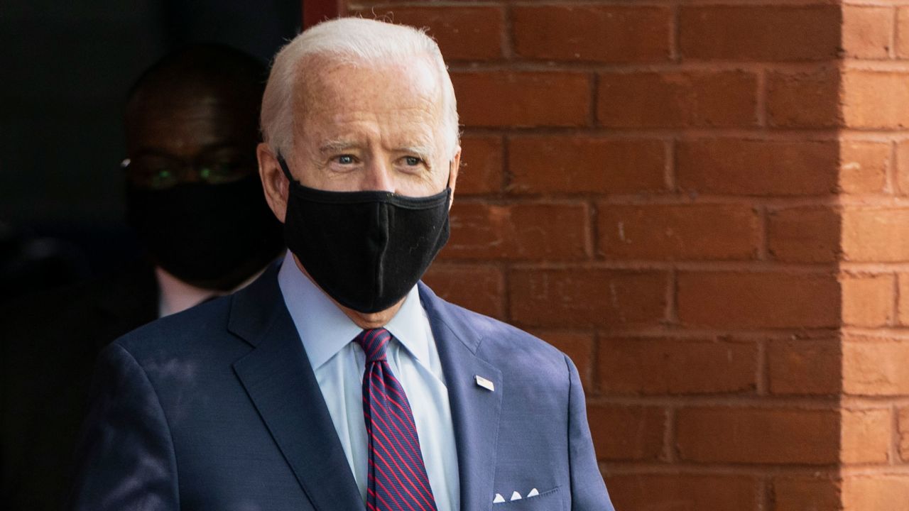 Etats Unis/ Joe Biden testé positif au covid et contesté dans camp