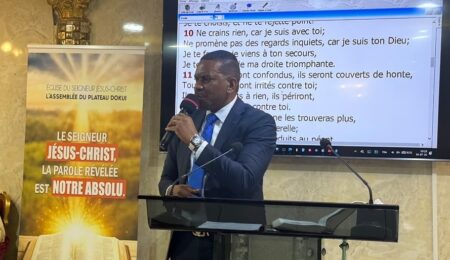 Cote-divoire-lEvangeliste-Salomon-parfait-enseigne-sur-la-perseverance-dans-lepreuve.
