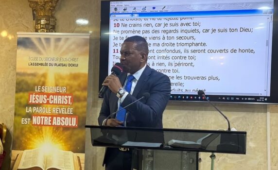 Cote-divoire-lEvangeliste-Salomon-parfait-enseigne-sur-la-perseverance-dans-lepreuve.